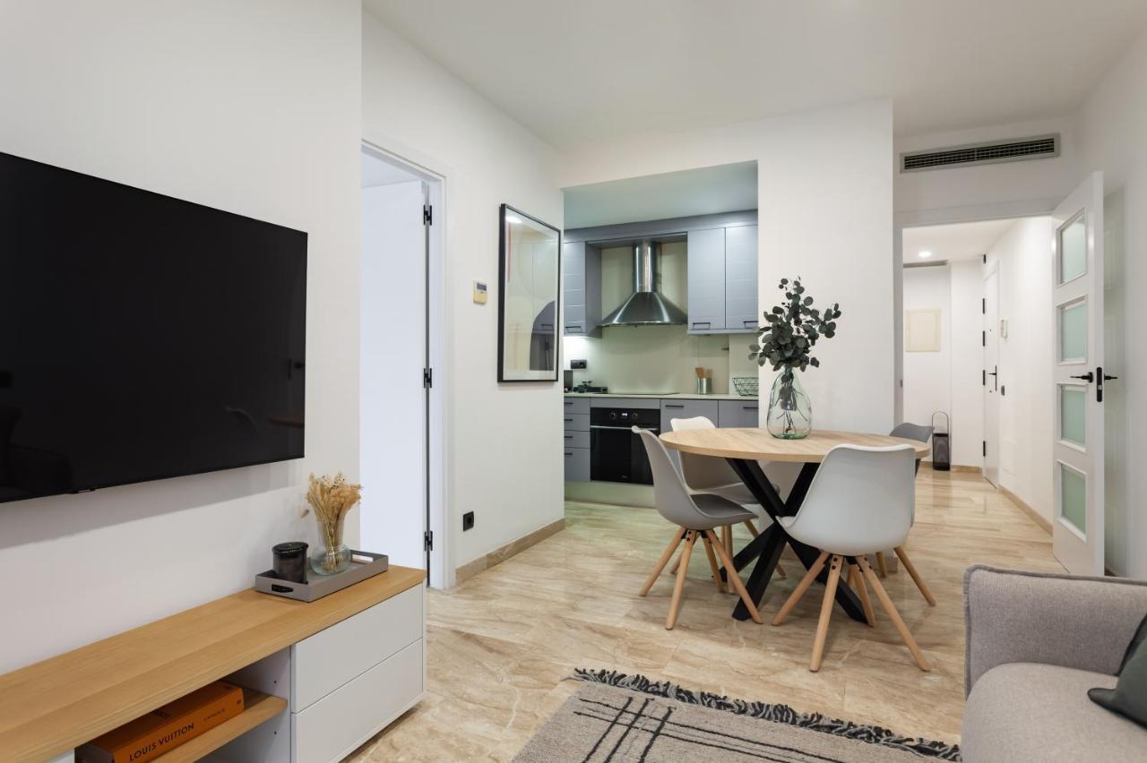 Cozy Apartment Les Corts Barcelona Exterior photo