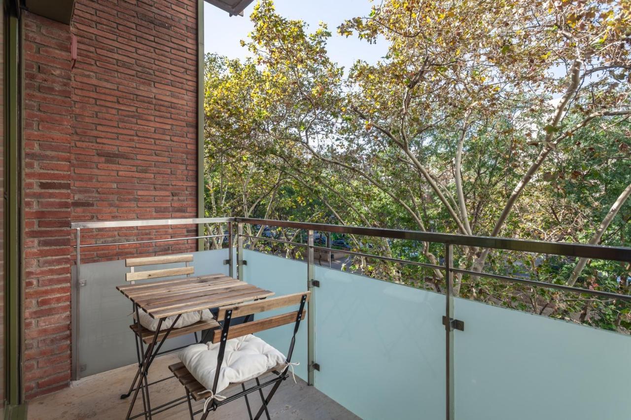 Cozy Apartment Les Corts Barcelona Exterior photo